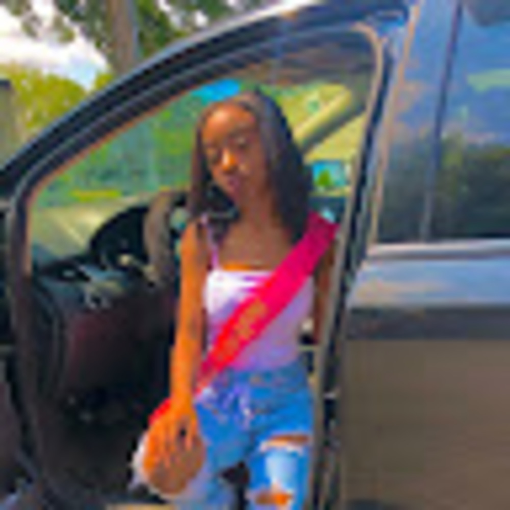 Meet your Posher, Janiaya